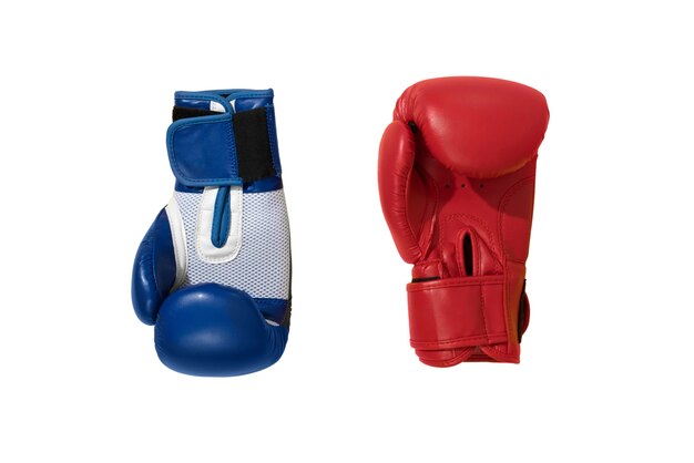 Guantes de boxeo aislados