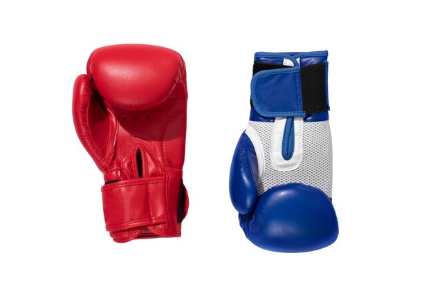 Guantes de boxeo aislados
