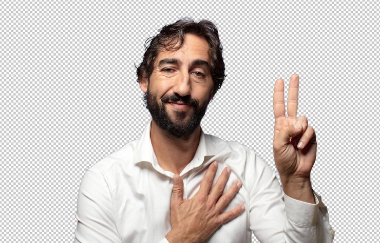 PSD gratuito guardando felice fiducioso e affidabile sorridente e mostrando il segno di vittoria con un atteggiamento positivo