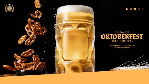 Gustoso boccale di birra con salatini che cadono
