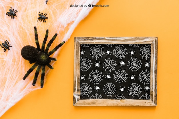 Gratis PSD halloween leisteen mockup met spinnen