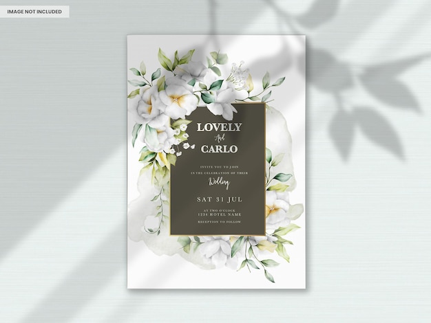 PSD gratuito hermosa tarjeta de invitación de boda de acuarela con hojas verdes y flor blanca