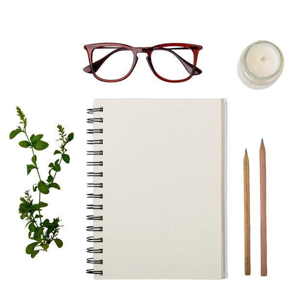 Hermosas hojas con cuaderno