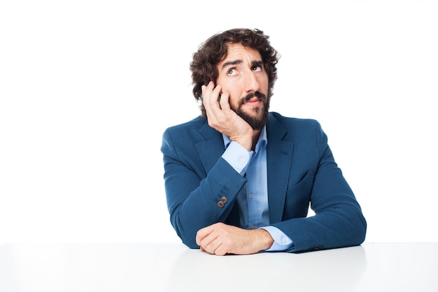 Hombre hablando por su teléfono