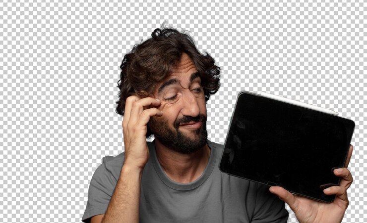 PSD gratuito hombre joven barbudo sujetando una pantalla táctil