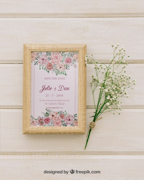 Houten frame en boeket bloemen