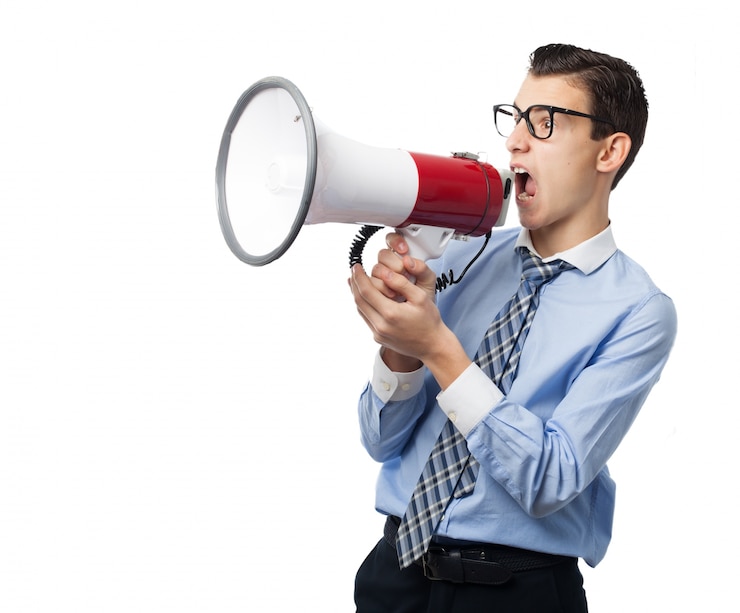 Gratis PSD jongen met een megafoon