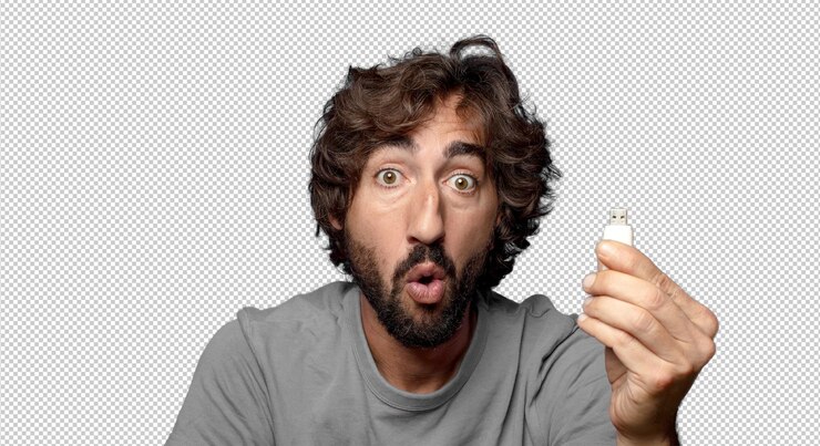 PSD gratuito joven adulto barbudo con una memoria usb