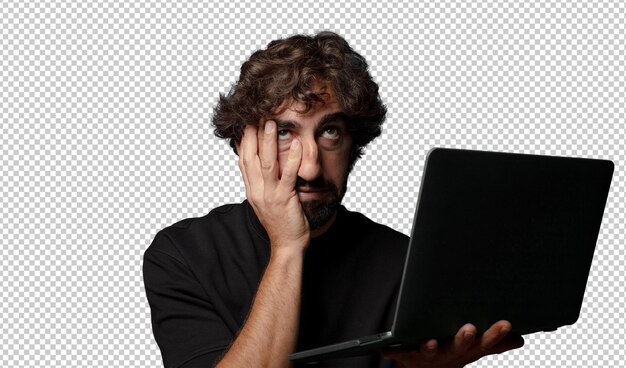 joven loco barbudo con una computadora portátil
