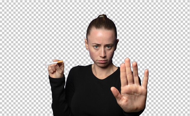 Una joven rubia y bonita con un cigarrillo.