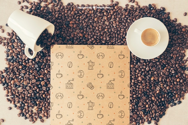 Gratis PSD koffie mockup met twee kopjes