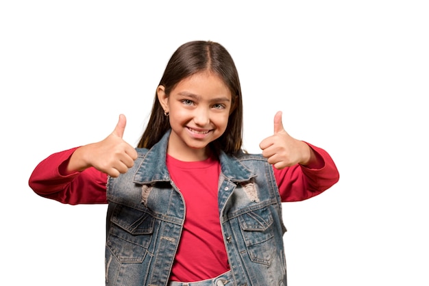 Lindo retrato de niña feliz