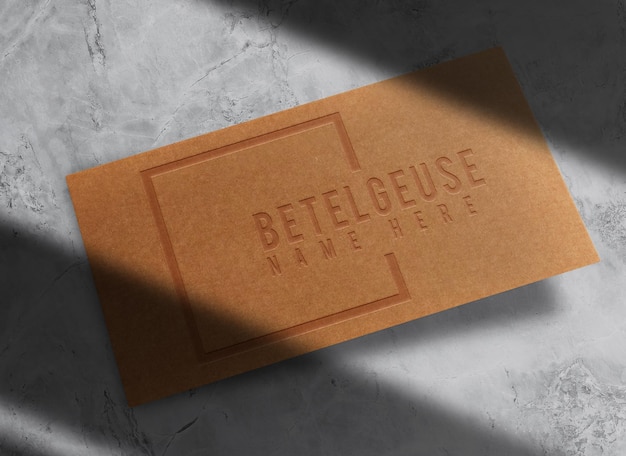 Luxe close-up bruin papier reliëf logo visitekaartje mockup
