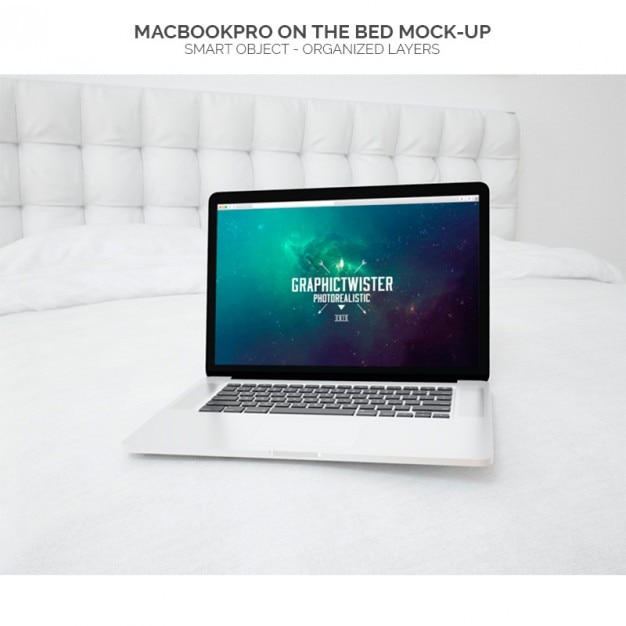 Macbook en la cama maqueta