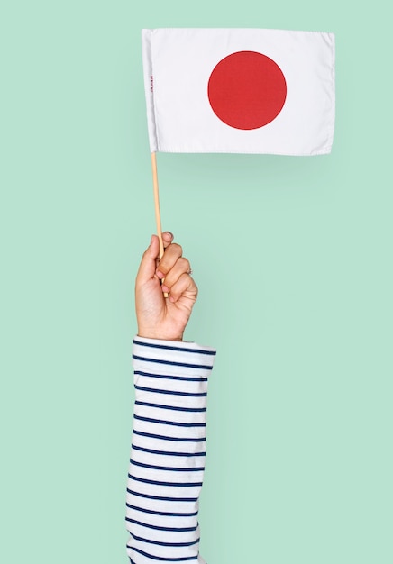 PSD gratuito mano sosteniendo la bandera japonesa