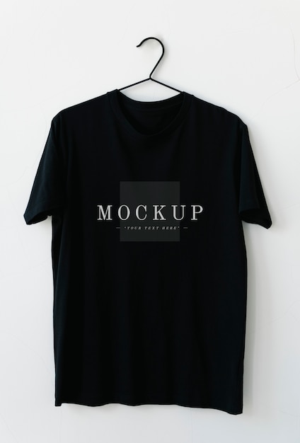 PSD gratuito maqueta de camiseta de hombre negro simple