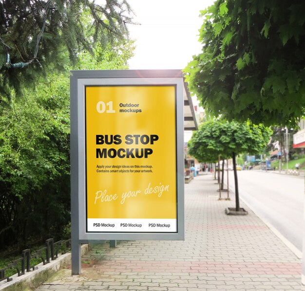 Download Mockup de cartelera en parada de autobus | Archivo PSD Gratis