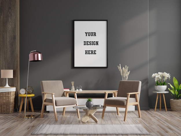 Maqueta de póster con marco vertical en pared gris en el interior de la sala de estar con sillas de madera