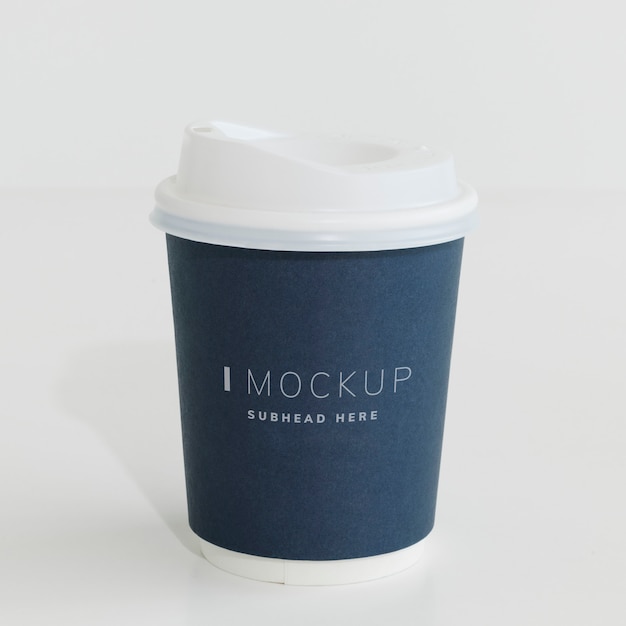 Marineblauw papieren koffiekopje mockup