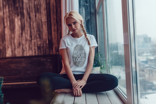 Gratis PSD meisje t-shirt mock-up