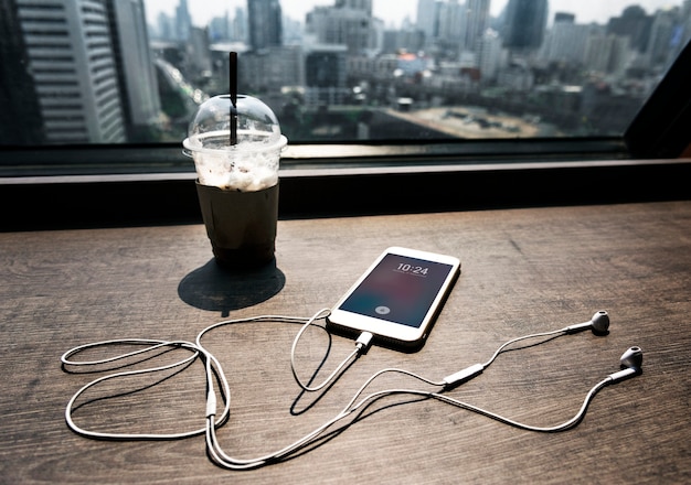 Mening van koffie die over de stad van bangkok kijkt