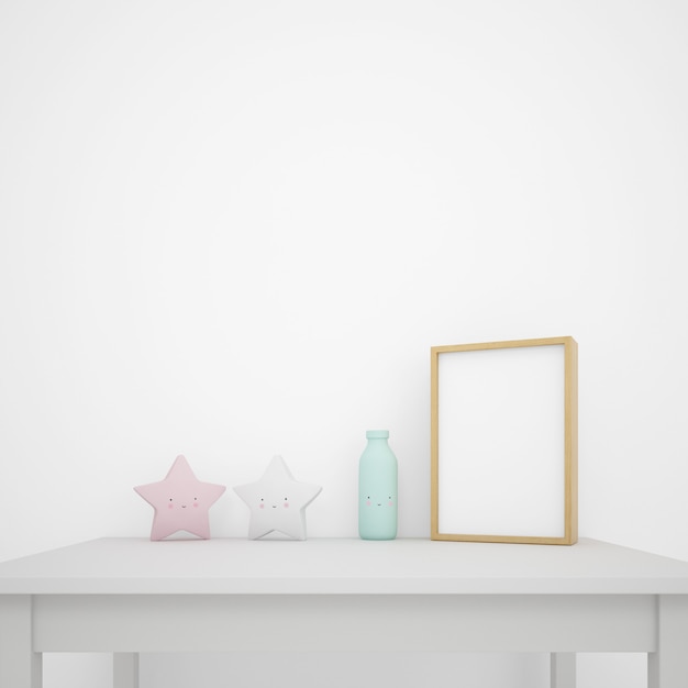 Mesa blanca decorada con objetos kawaii y marco de fotos, pared en blanco con copyspace
