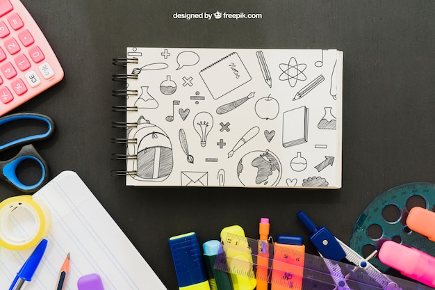 Gratis PSD messy student's desk