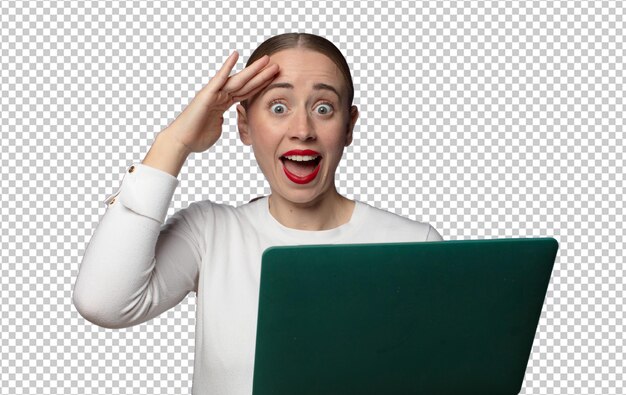 mirando feliz asombrado y sorprendido sonriendo y dándose cuenta de increíbles e increíbles buenas noticias