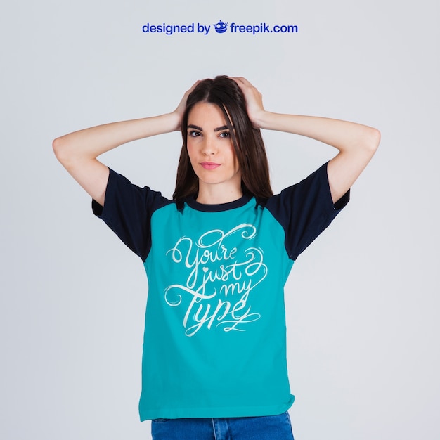 Mockup de camiseta para mujer