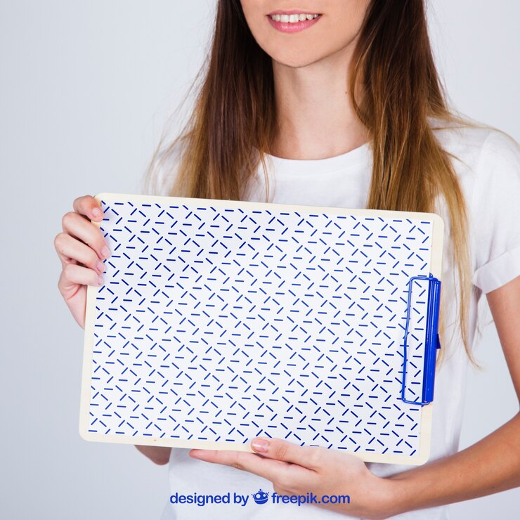 PSD gratuito mockup concetto di donna azienda appunti orizzontalmente