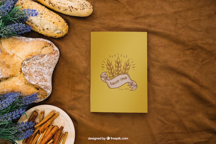 PSD gratuito mockup de cubierta de libro con pan y canela