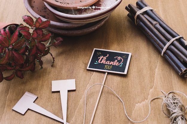 Mockup decorativo de jardinería con tags