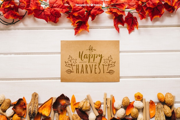 Mockup di autunno con biglietto di auguri