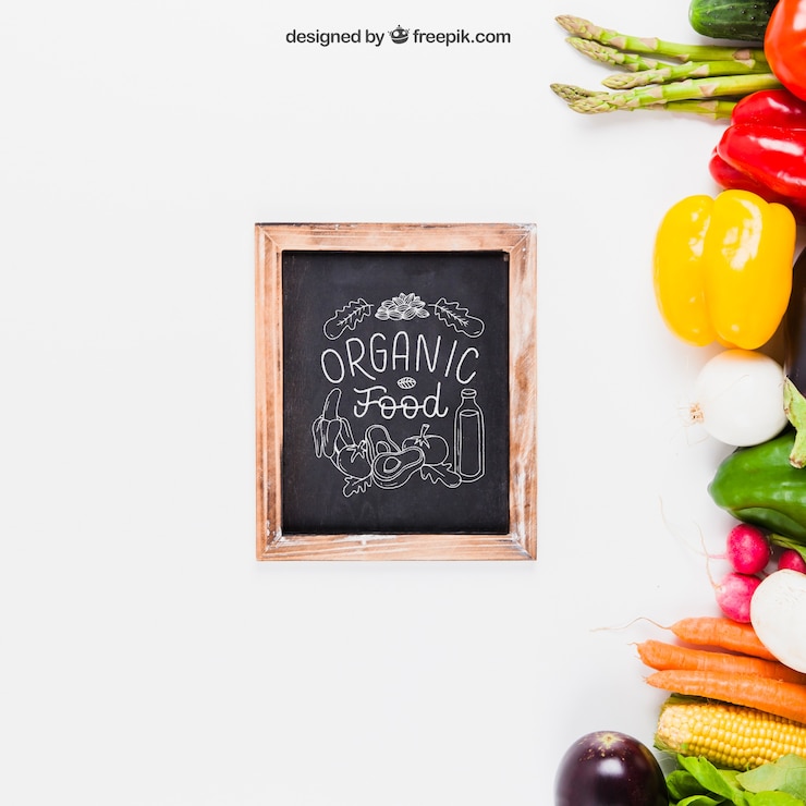 PSD gratuito mockup di cibo sano con ardesia