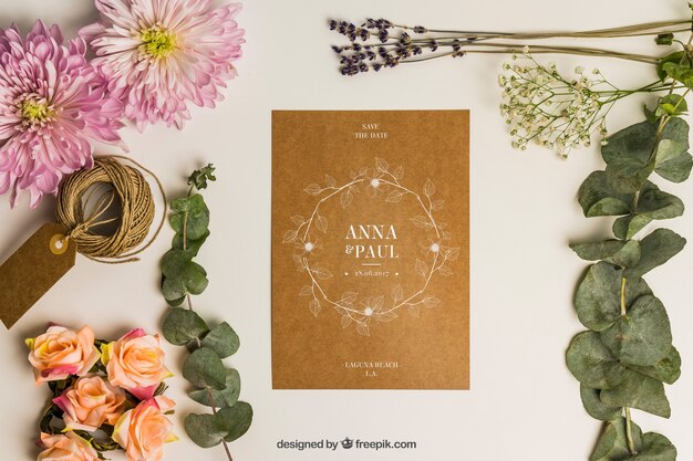 Mockup di nozze della cancelleria con il cartone