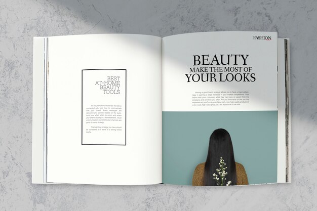 Mockup di rivista con strumenti di bellezza