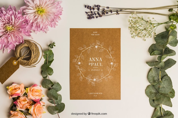 PSD gratuito mockup de papelería para boda con cartón