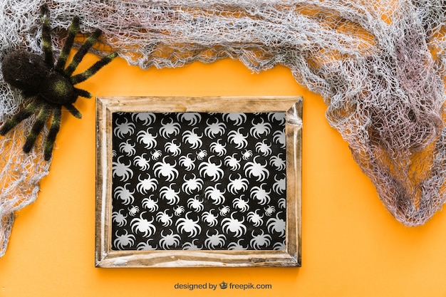 PSD gratuito mockup de pizarra de halloween con araña y telaraña