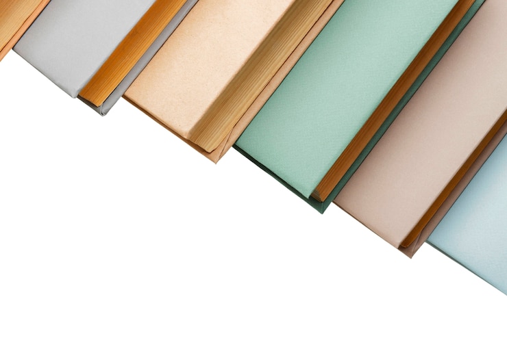PSD gratuito mucchio di libri isolato