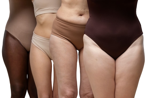Mujeres posando con amor propio por su cuerpo