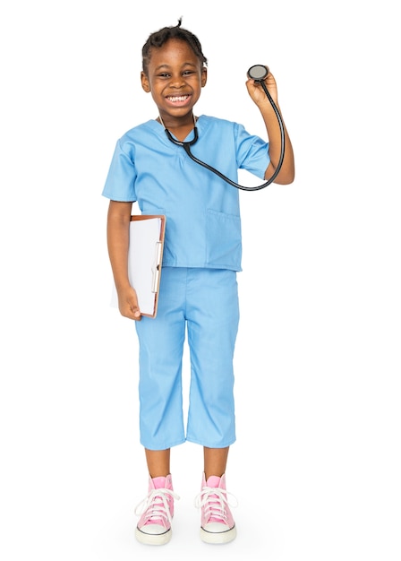 niña vestida como un doctor
