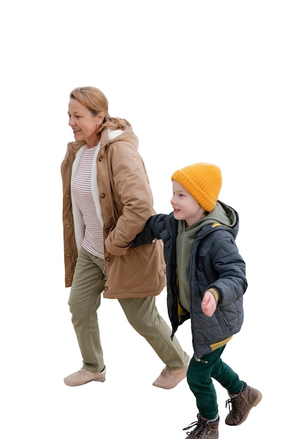 Niño pasando tiempo al aire libre con su abuela