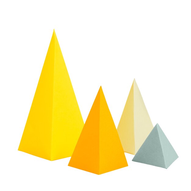 Objetos de papel abstractos aislados sobre un fondo blanco