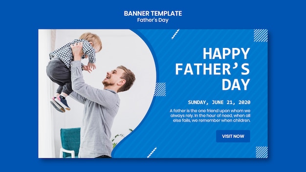 Papà festa del papà che gioca con il modello di bandiera del figlio