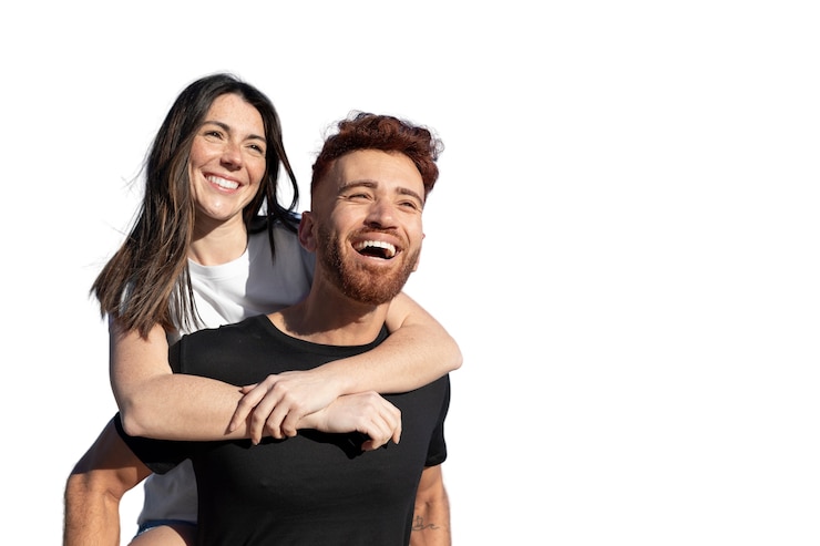 PSD gratuito pareja de tiro medio posando juntos