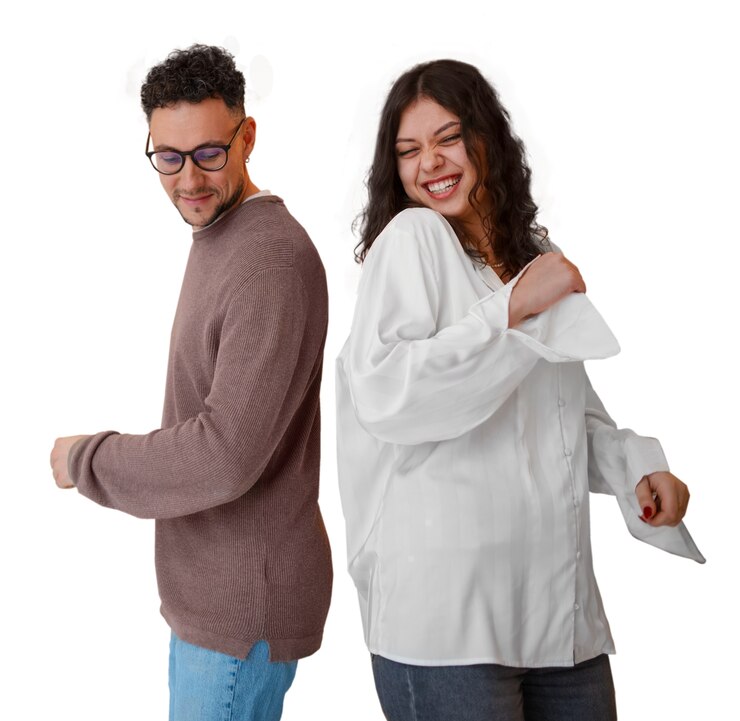 PSD gratuito persone felici che ballano insieme isolate