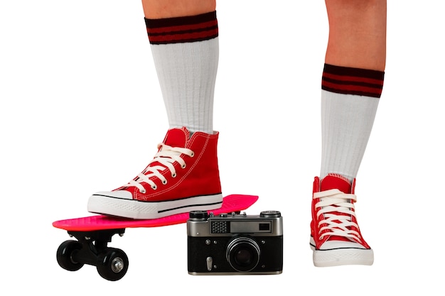 Persoon met skateboard en schoenen