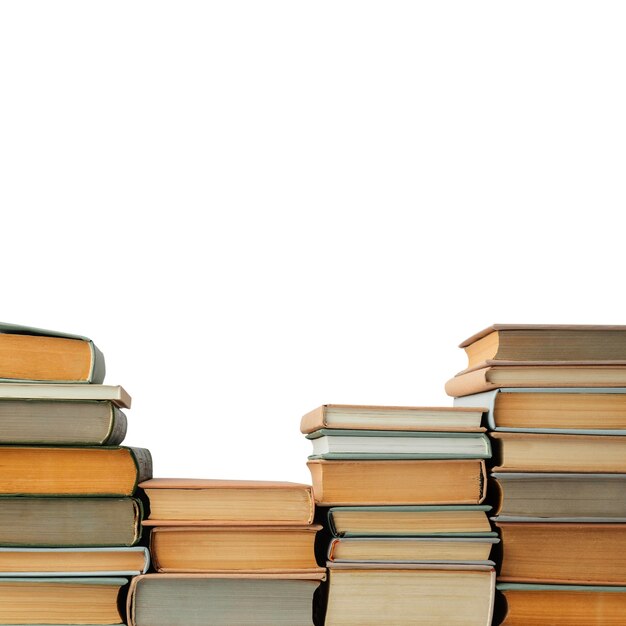 Una pila de libros aislados