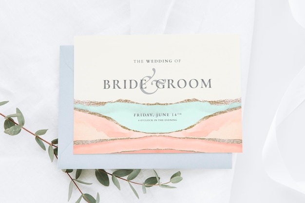 Pintar tarjeta de boda con textura con maqueta de hojas PSD Premium 