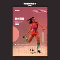 PSD gratuito plantilla de póster deportivo con foto de mujer jugando al fútbol